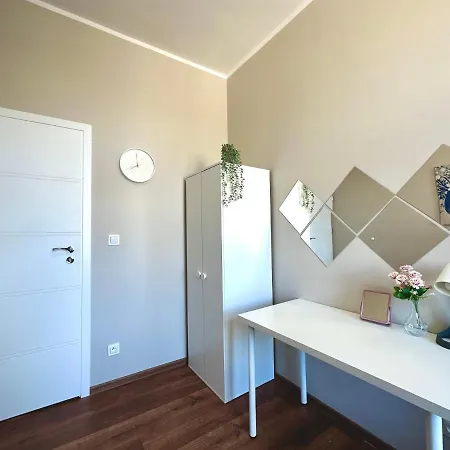 Δωμάτια σε οικογενειακή κατοικία Mmrent Flora *